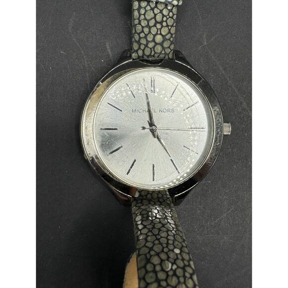 Michael Kors Women's Slim Runway MK2475 Silver Leather Band Quartz Watch - Picture 1 of 5